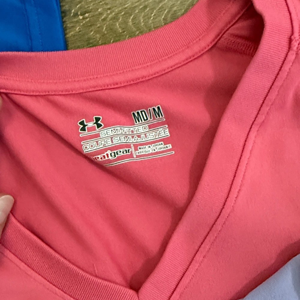 Women’s Under Armour V-Neck Tee Bundle (6) - Picture 5 of 9
